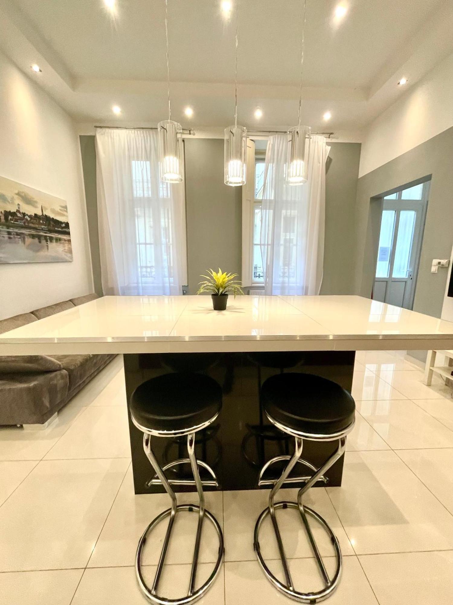 Amazing Swedish 3 Rooms Apartment In The City Center بودابست المظهر الخارجي الصورة