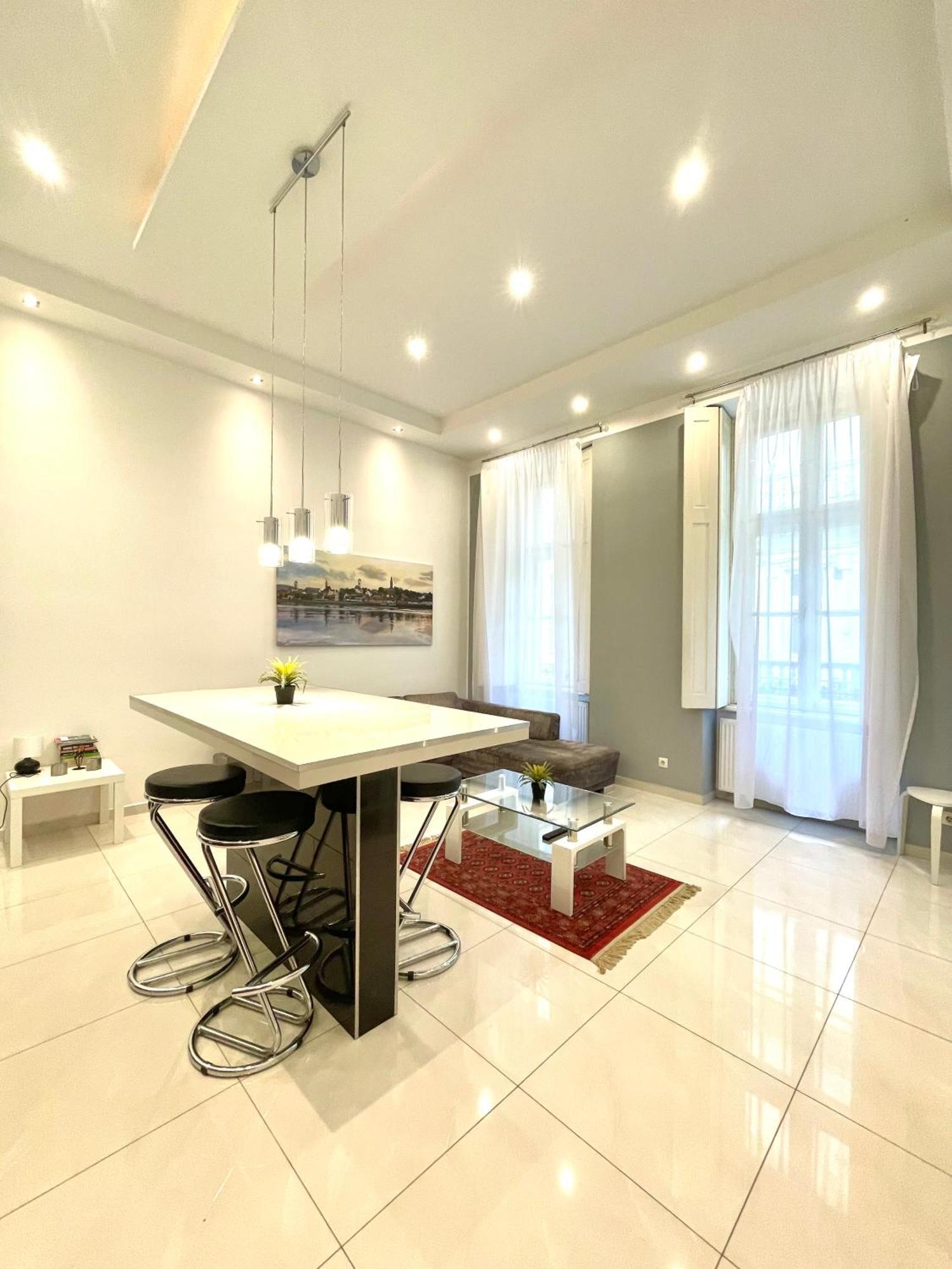 Amazing Swedish 3 Rooms Apartment In The City Center بودابست المظهر الخارجي الصورة