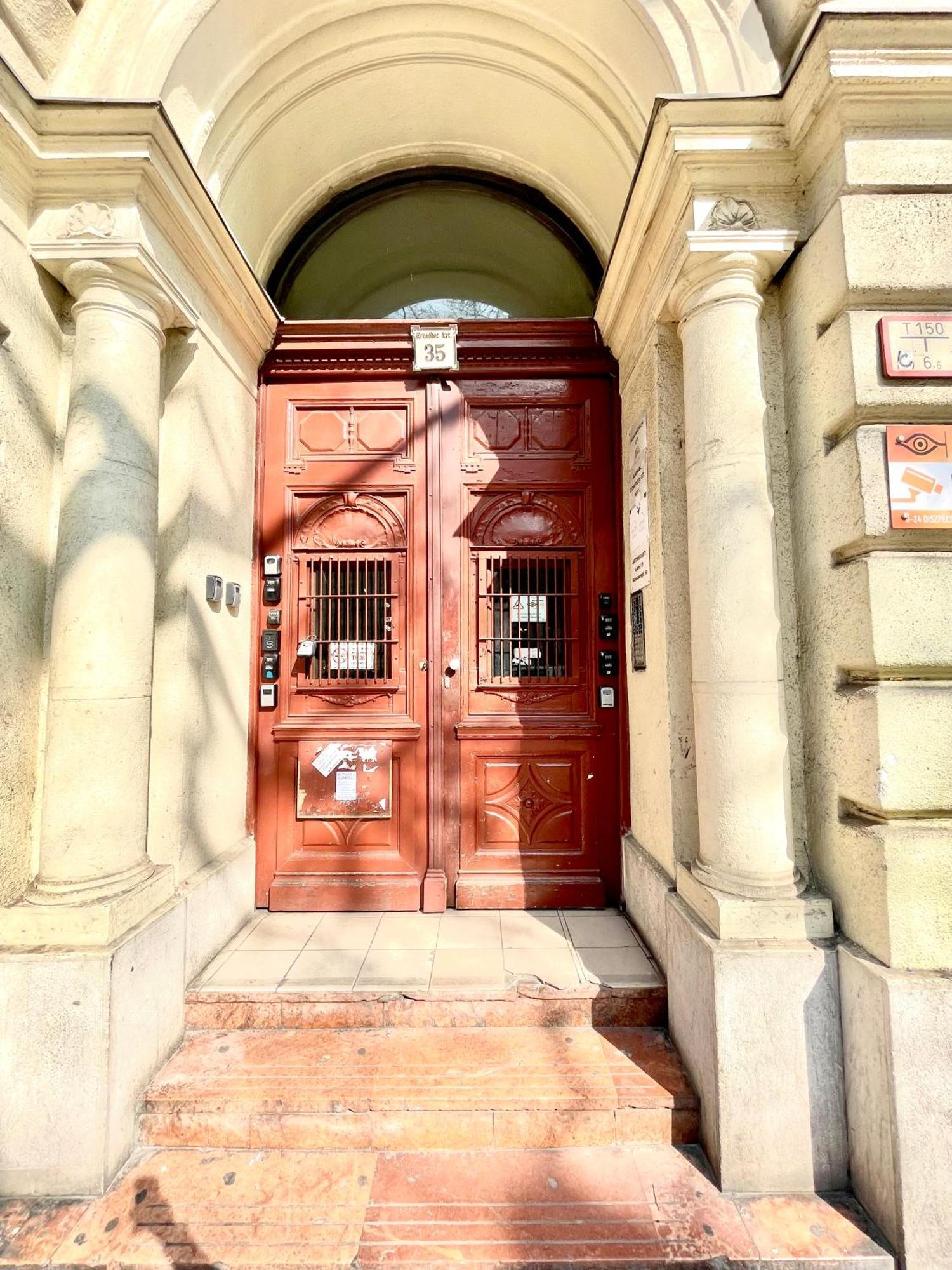 Amazing Swedish 3 Rooms Apartment In The City Center بودابست المظهر الخارجي الصورة