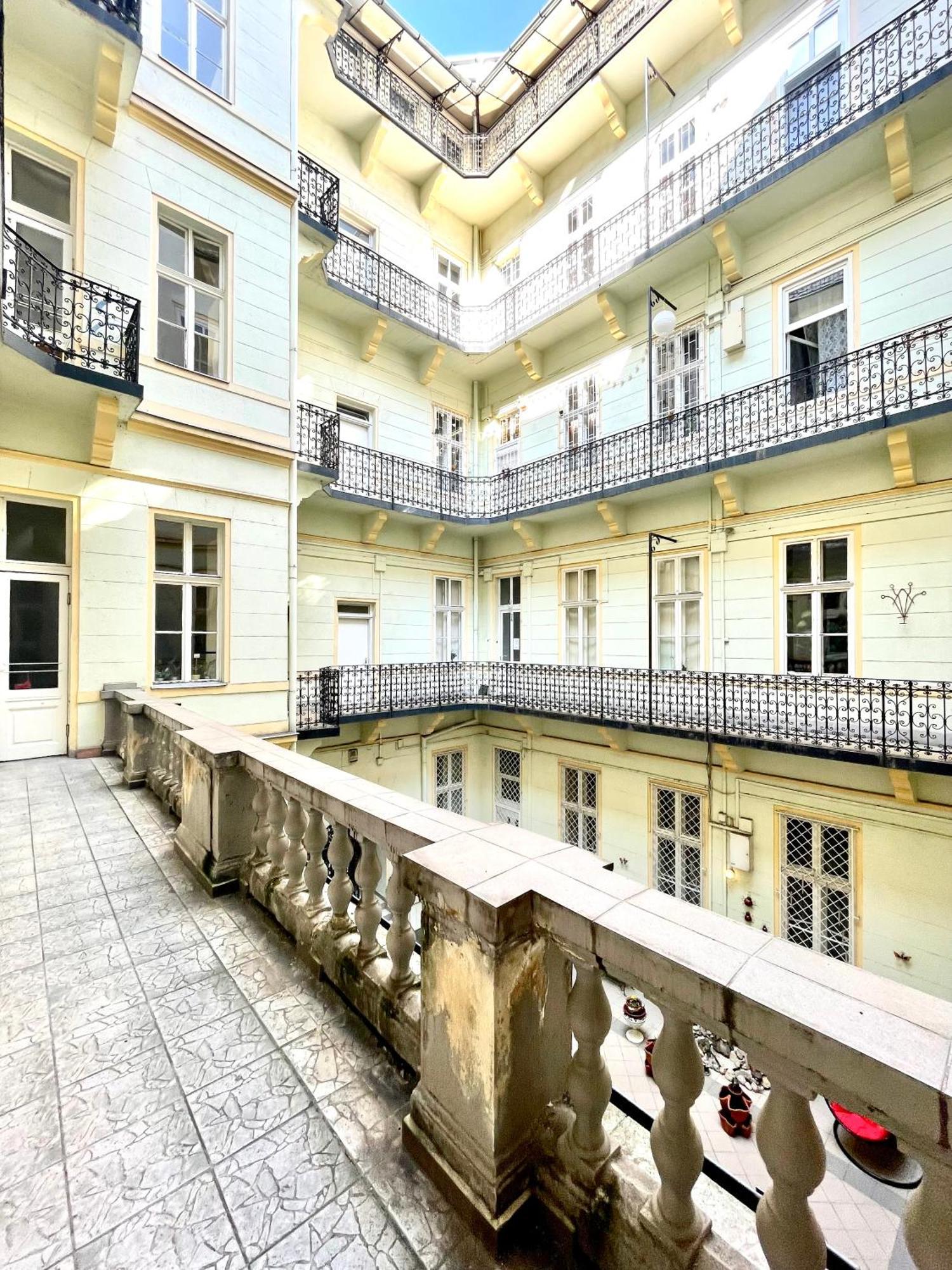Amazing Swedish 3 Rooms Apartment In The City Center بودابست المظهر الخارجي الصورة
