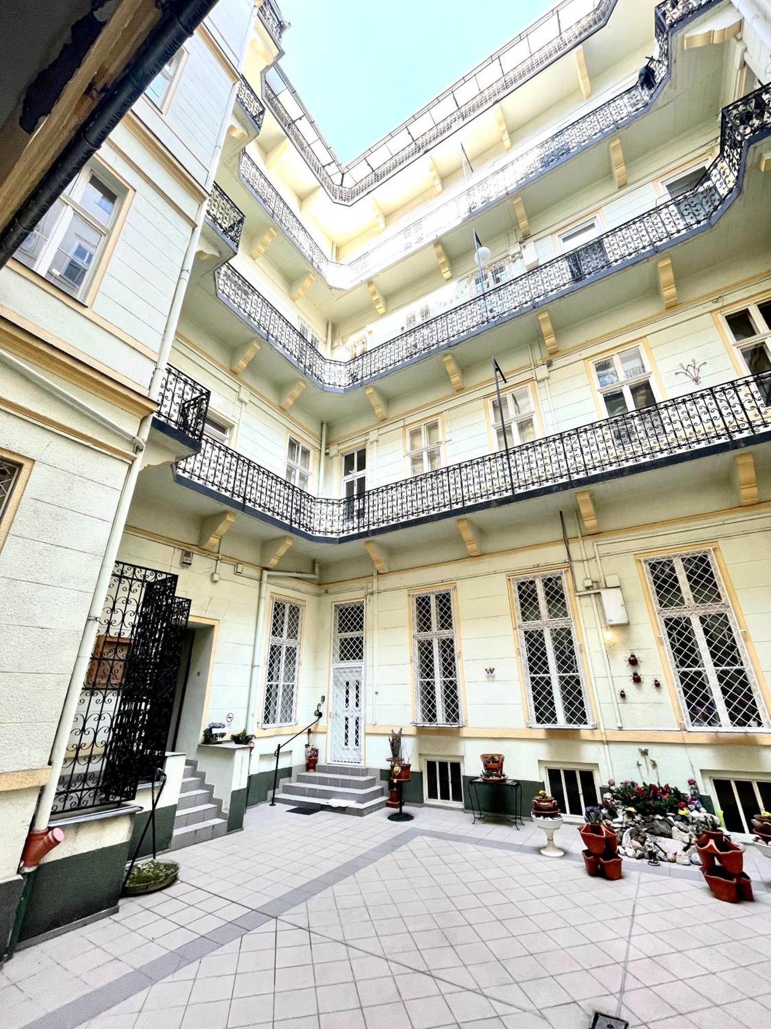 Amazing Swedish 3 Rooms Apartment In The City Center بودابست المظهر الخارجي الصورة